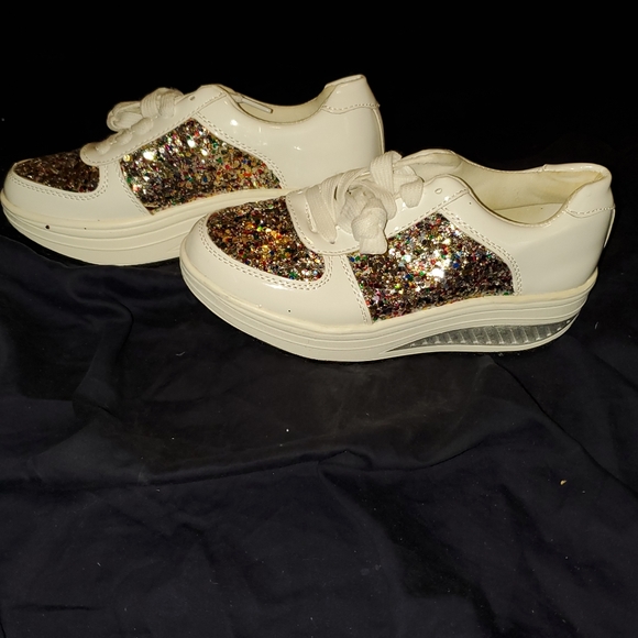 Sneakers - Picture 4 of 6